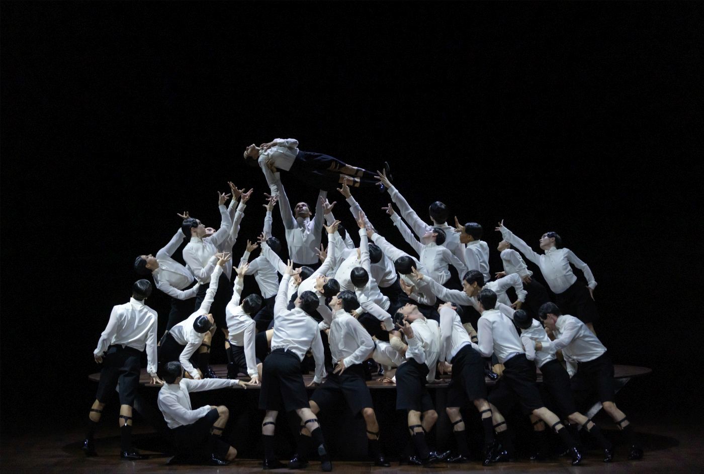 2. Ensemble, “Nachtträume” by M.Morau, Ballet Zurich 2022 © G.Batardon