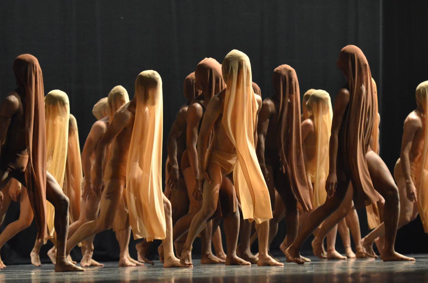 2. Ensemble, “Consagracíon” by C.Béranger and J.Pranlas-Descours, Danza Contemporánea de Cuba 2022 © A.Izquierdo