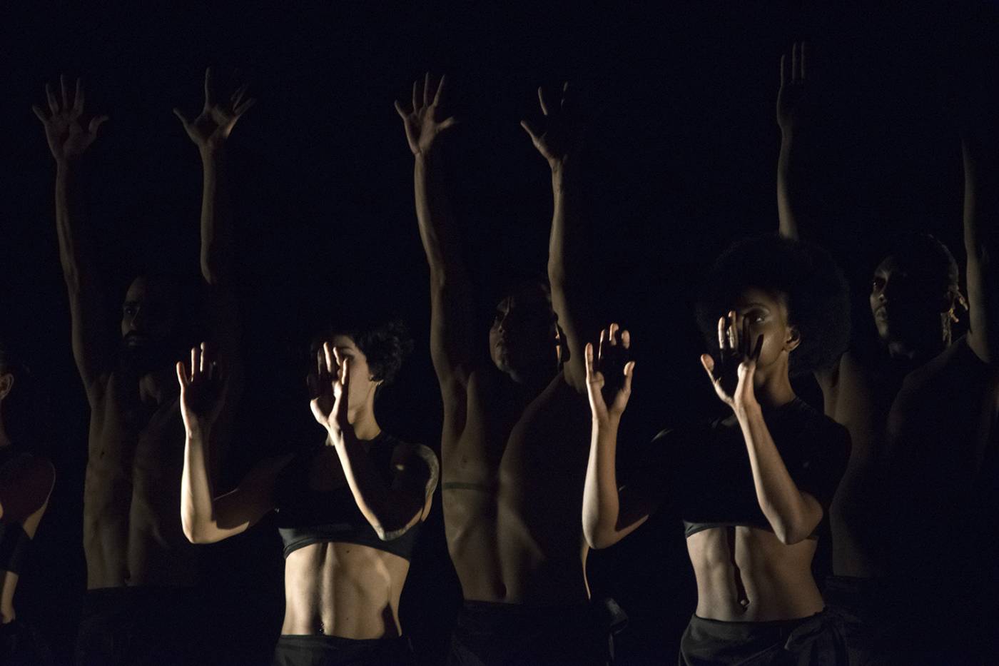 6. Ensemble, “Polvo, palabras, sombras, nada” by G.Céspedes, Danza Contemporánea de Cuba 2022 © Y.Norido