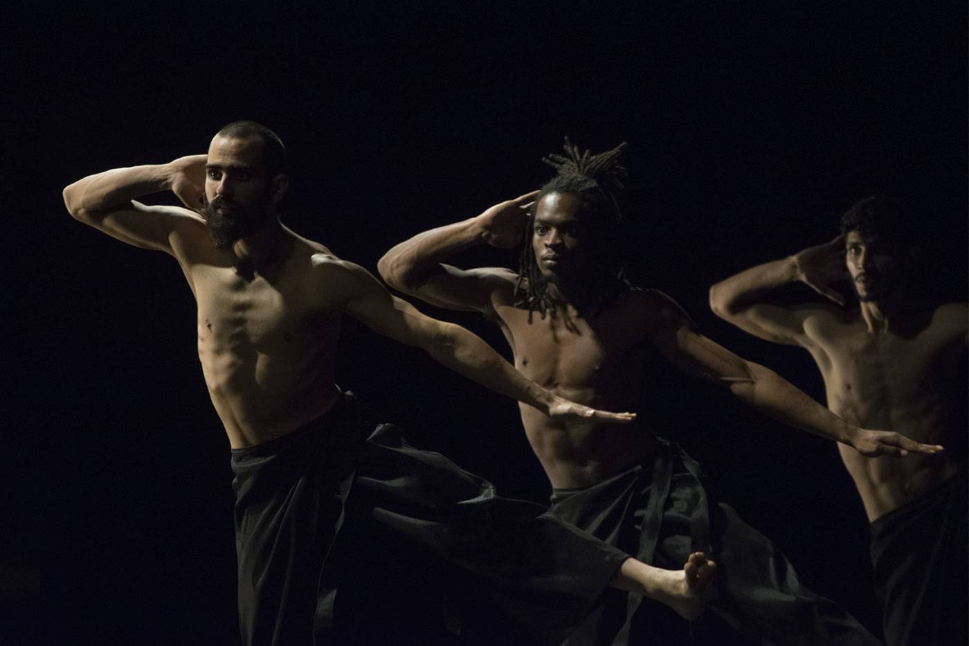 9. Ensemble, “Polvo, palabras, sombras, nada” by G.Céspedes, Danza Contemporánea de Cuba 2022 © Y.Norido