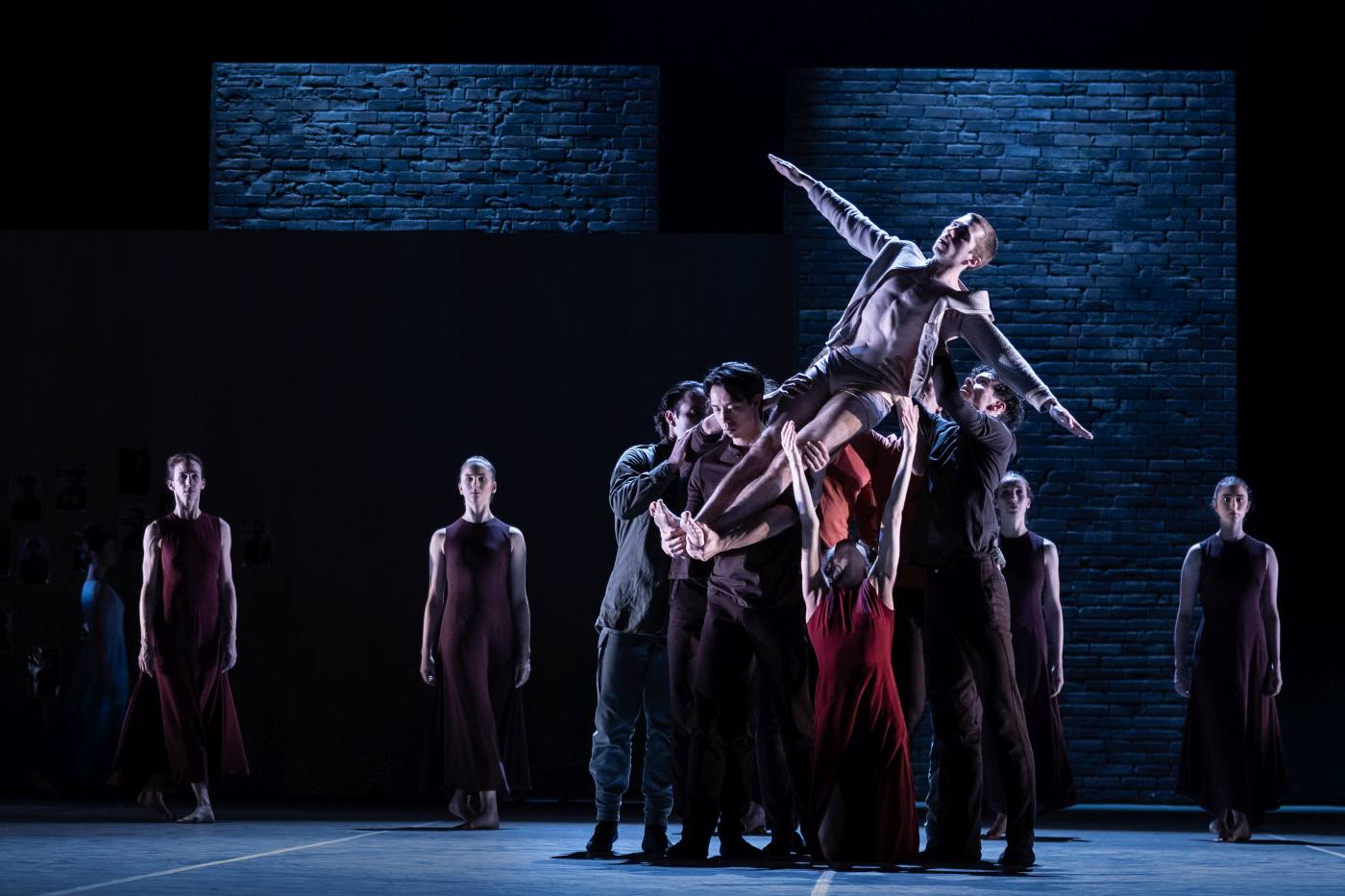 9. A.Martínez (He) and ensemble, “Dona Nobis Pacem” by J.Neumeier, Hamburg Ballet 2023 © K.West 