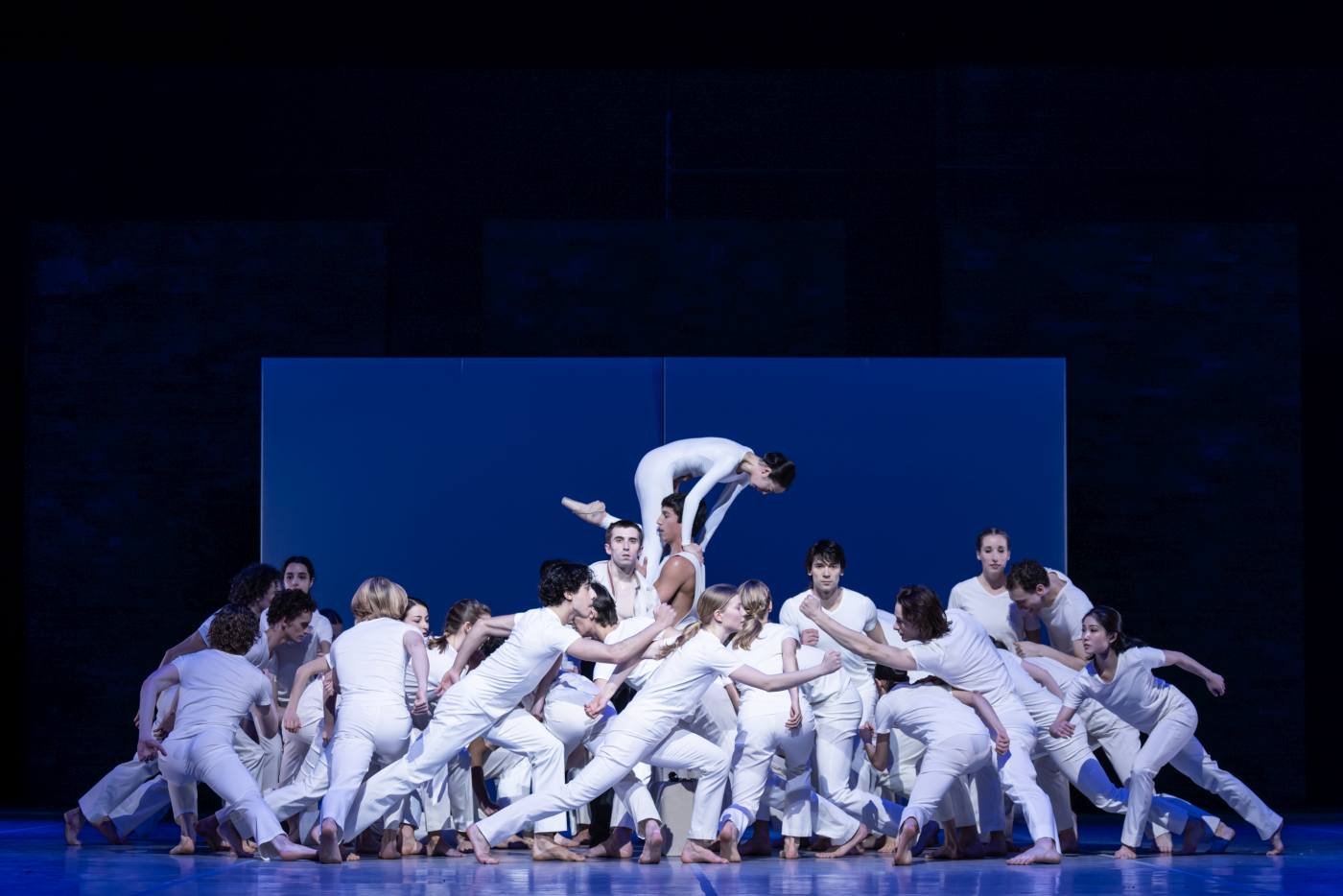 13. A.Martínez (He) and ensemble, “Dona Nobis Pacem” by J.Neumeier, Hamburg Ballet 2023 © K.West