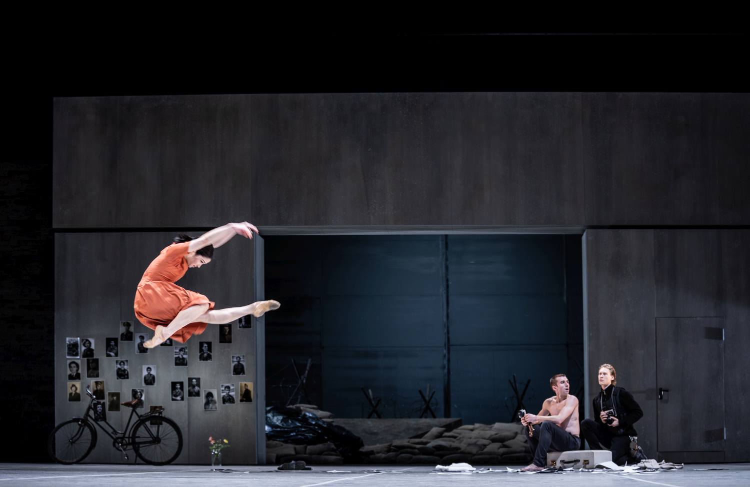 5. A.Martínez (He), L.Giesenberg (Photographer), and ensemble, “Dona Nobis Pacem” by J.Neumeier, Hamburg Ballet 2023 © K.West