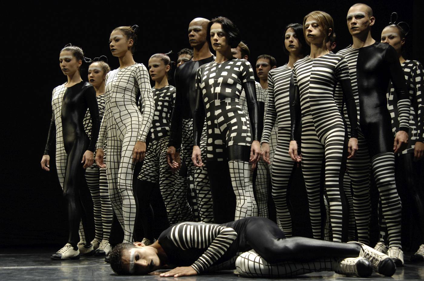 9. Ensemble, “Breu” by R.Pederneiras, Grupo Corpo 2023 © J.Braganca