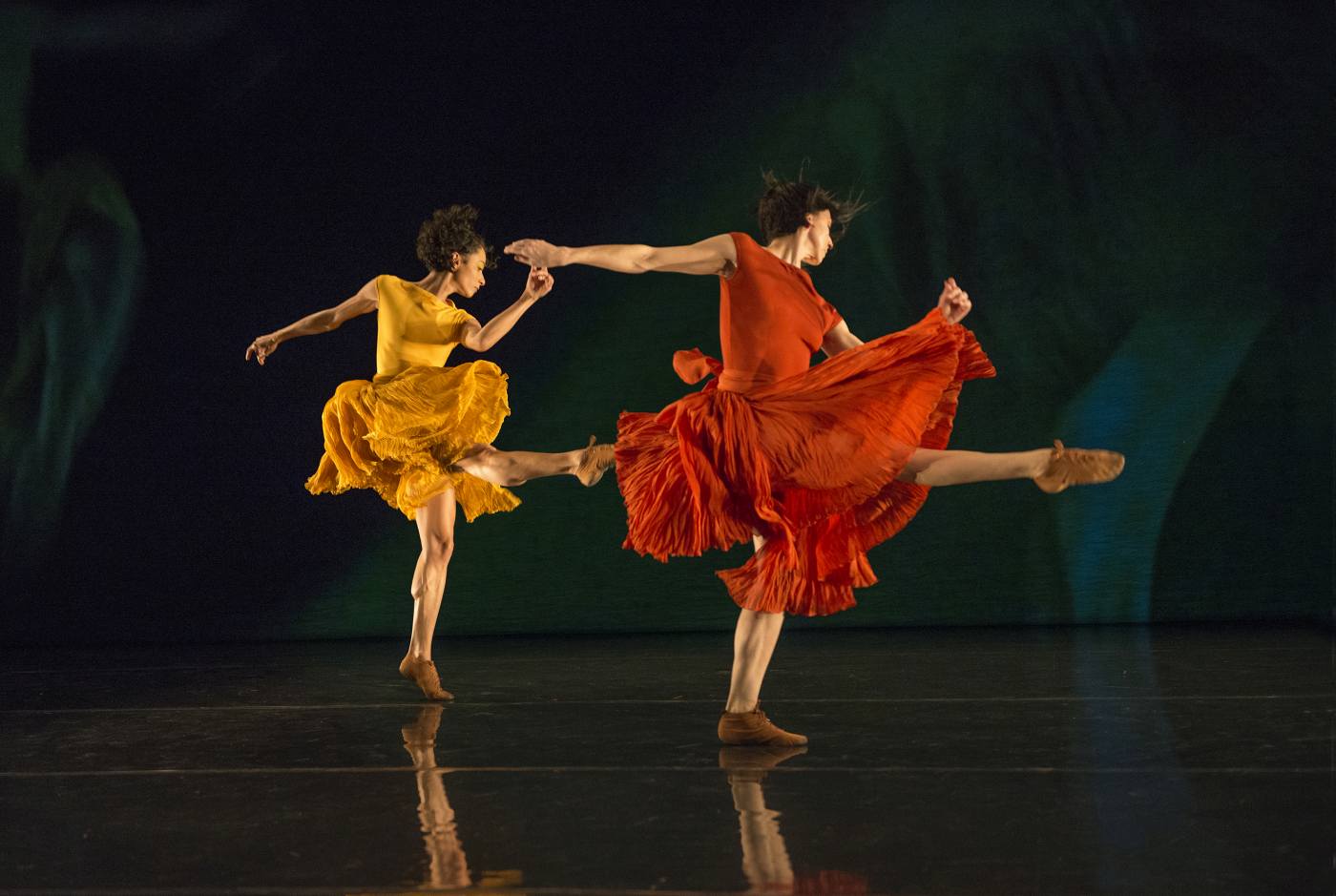 1. M.do Rosario and J.Castro, “Primavera” by R.Pederneiras, Grupo Corpo 2023 © J.Braganca 