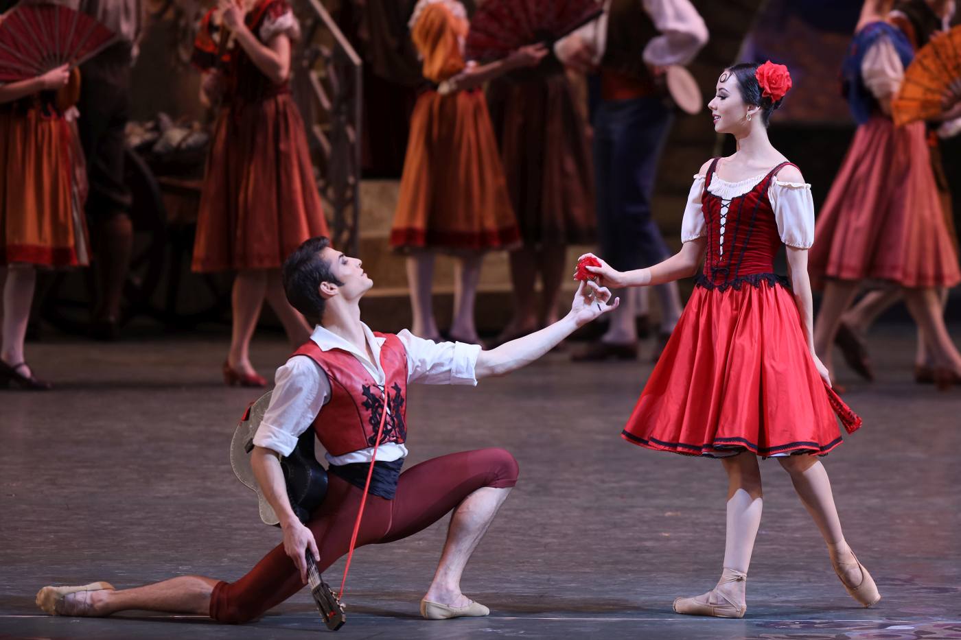 1. A.Putintsev (Basilio), E.Kokoreva (Kitri), and ensemble, “Don Quixote” by A.Fadeechev after M.Petipa, Bolshoi Ballet 2023 © Bolshoi Theatre / D.Yusupov 
