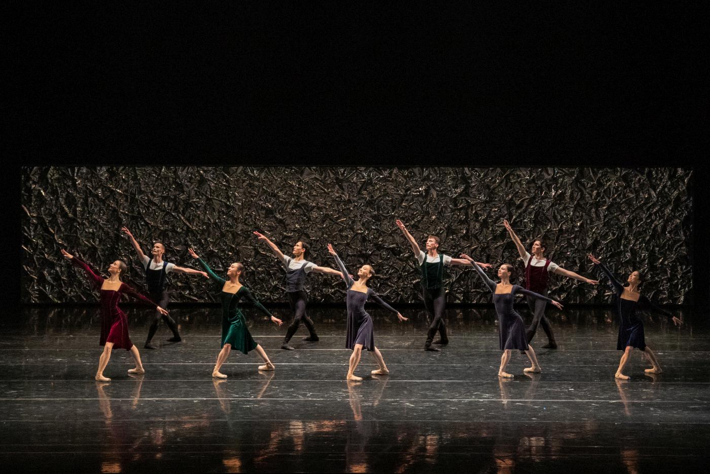 6. Ensemble, “Hungarian Dances” by A.Pimonov, Ural Opera Ballet 2023 © I.Mohnatkin / Ural Opera Ballet