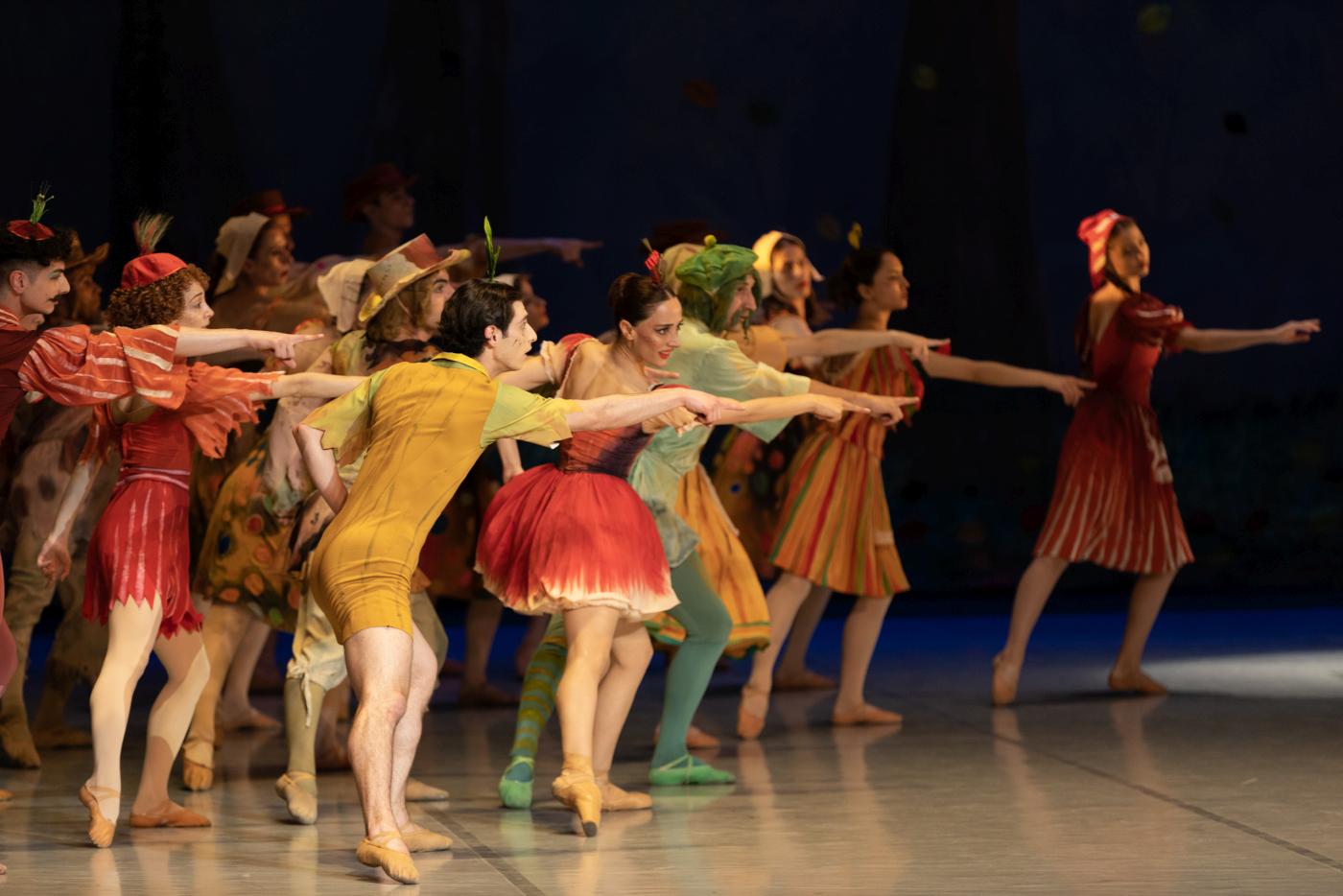2. G.Sargsyan (Cipollino), T.Grigoryan (Little Radish), and ensemble; “Cipollino” by H.Mayorov, Armenian National Ballet 2023 © Armenian National Ballet 