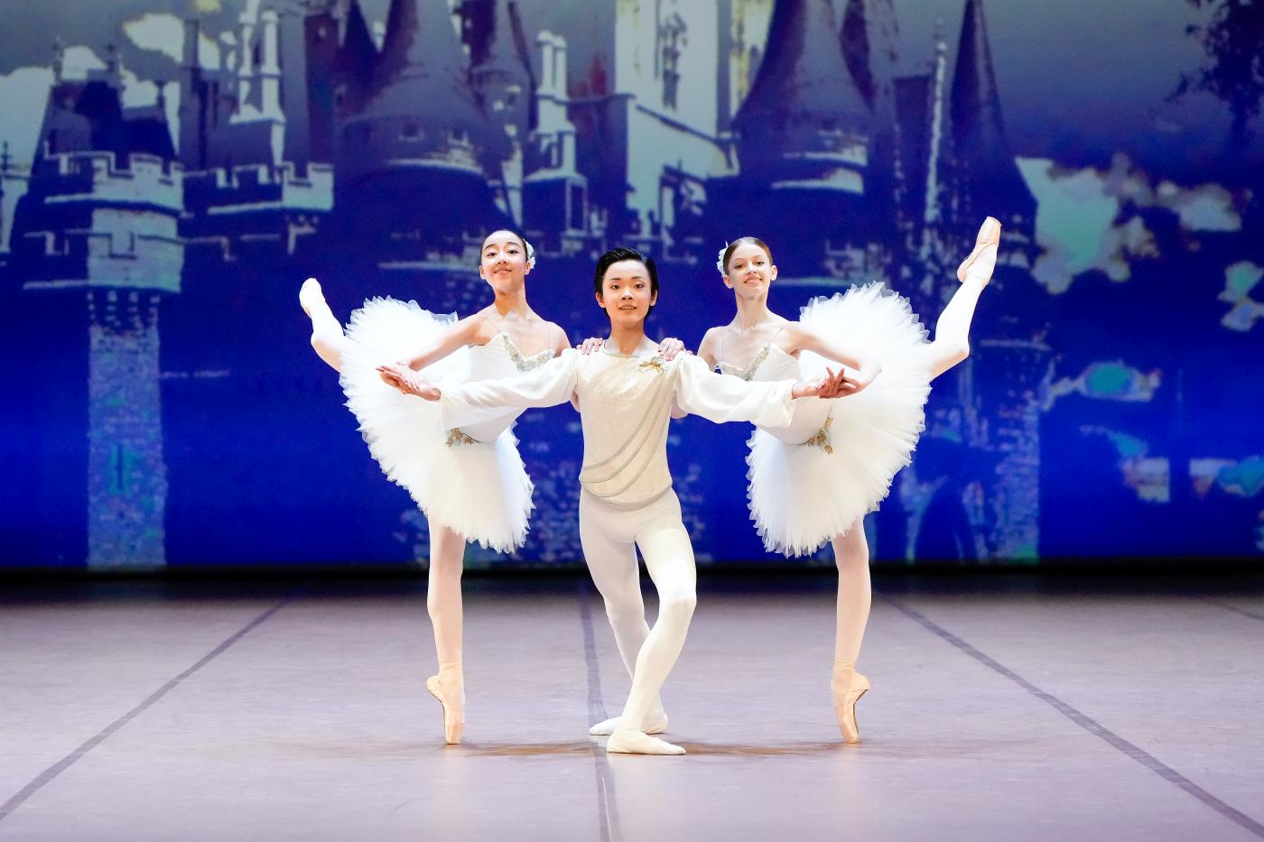 1. R.Suginohara, W.Tohara, and A.Jensen; “The Nutcracker” by M.Petipa, L.Ivanov, and V.Vainonen, John Cranko School 2023 © R.Novitzky / Stuttgart Ballet