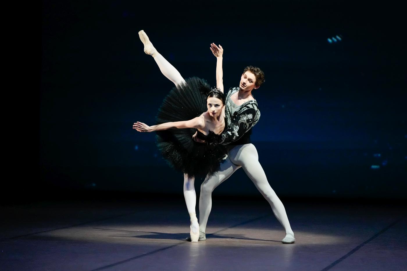 5. A.Willson-Heisel (Odile) and M.Millhollin (Prince Siegfried), “Swan Lake” by M.Petipa, John Cranko School 2023 © R.Novitzky / Stuttgart Ballet