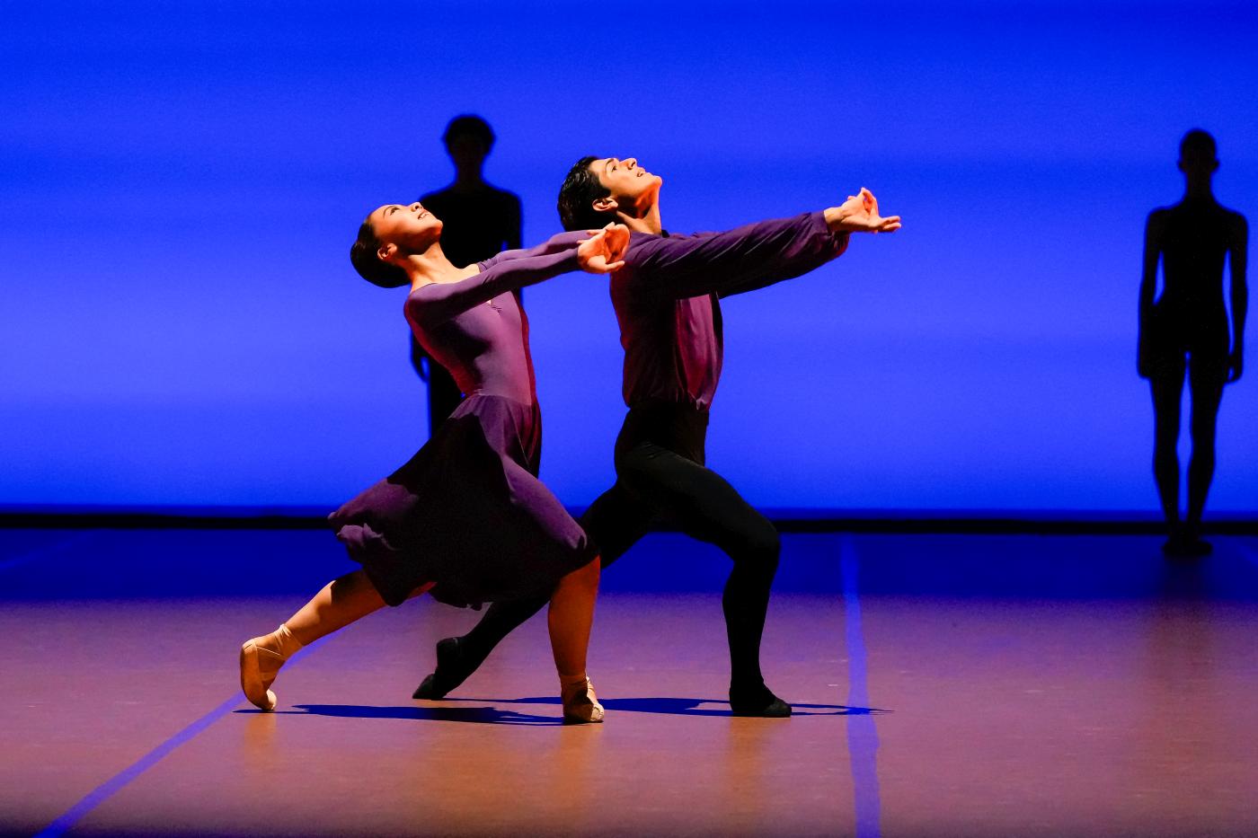 8. A.Tsukada and J.Alvarado, “Present in absence” by A.McArthur, John Cranko School 2023 © R.Novitzky / Stuttgart Ballet