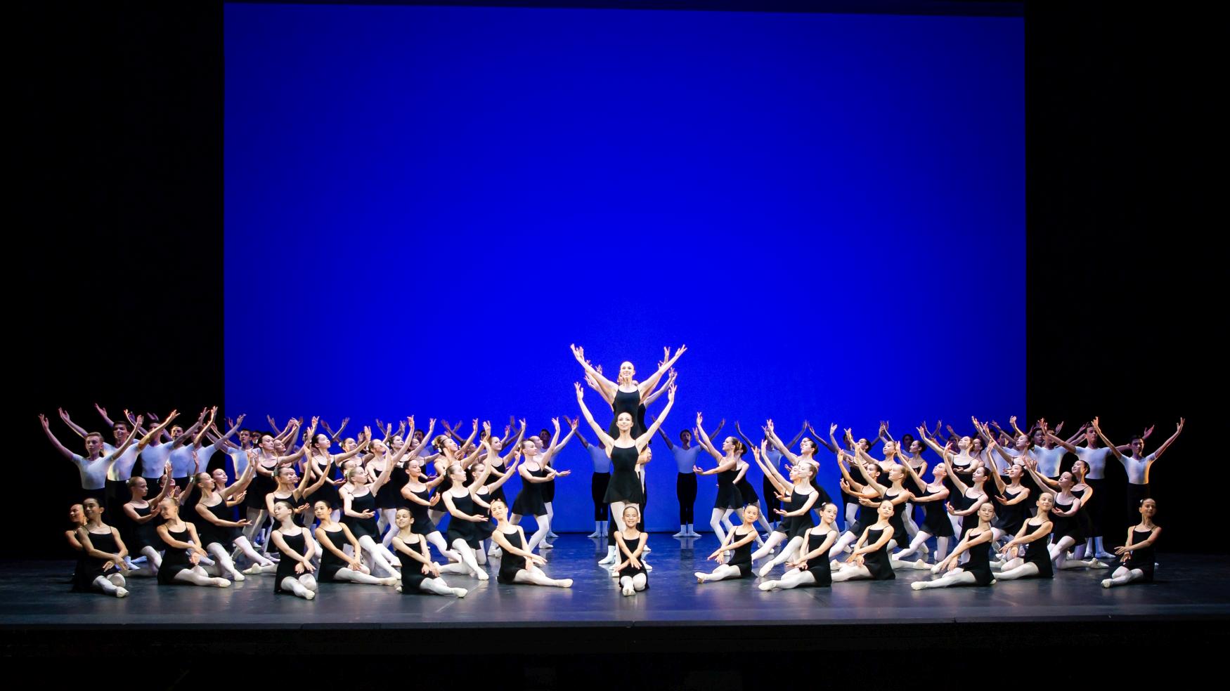 16. Students from the John Cranko School, “Etüden” by T. and B.Matacz, John Cranko School 2023 © R.Novitzky / Stuttgart Ballet 