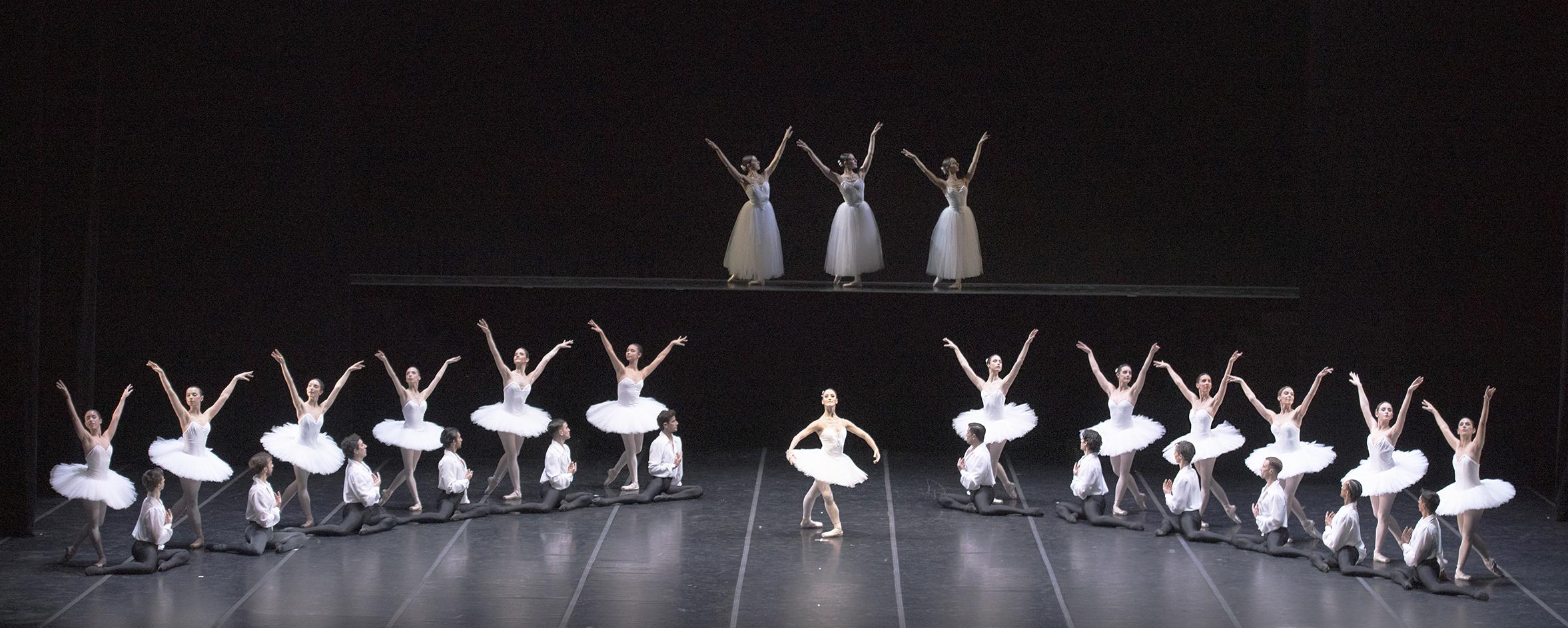 2. Ensemble, “Suite en blanc” by S.Lifar, Ballet Estable del Teatro Colón 2023 © A.Colombaroli 