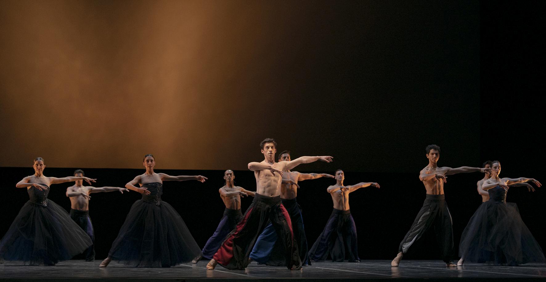 6. Ensemble, “Windgames” by P.de Bana, Ballet Estable del Teatro Colón 2023 © M.Parpagnoli