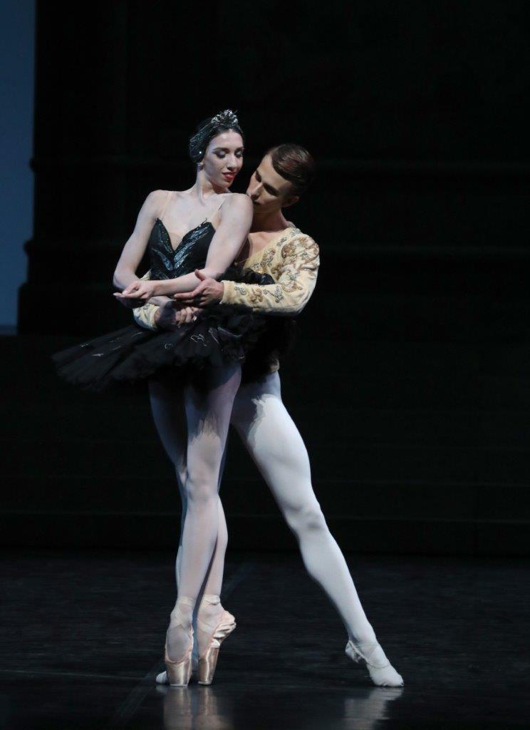 3. M.Celeste Losa (Odile) and N.Turnbull (Prince Siegfried), “Swan Lake” by R.Nureyev after M.Petipa, Teatro alla Scala 2023 © Teatro alla Scala
