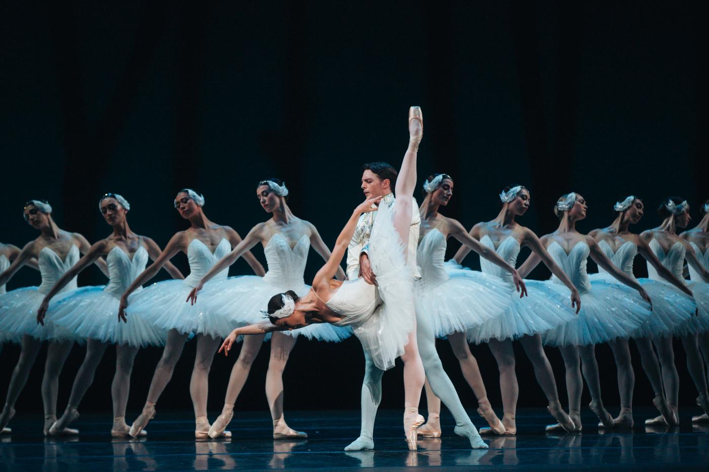1. B.Bemet (Odette), J.Caley (Prince Siegfried), and ensemble, “Swan Lake” by A.Woolliams after M.Petipa, The Australian Ballet 2023 © K.Longley 