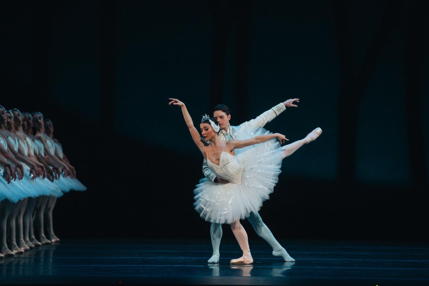 6. B.Bemet (Odette), J.Caley (Prince Siegfried), and ensemble, “Swan Lake” by A.Woolliams after M.Petipa, The Australian Ballet 2023 © K.Longley