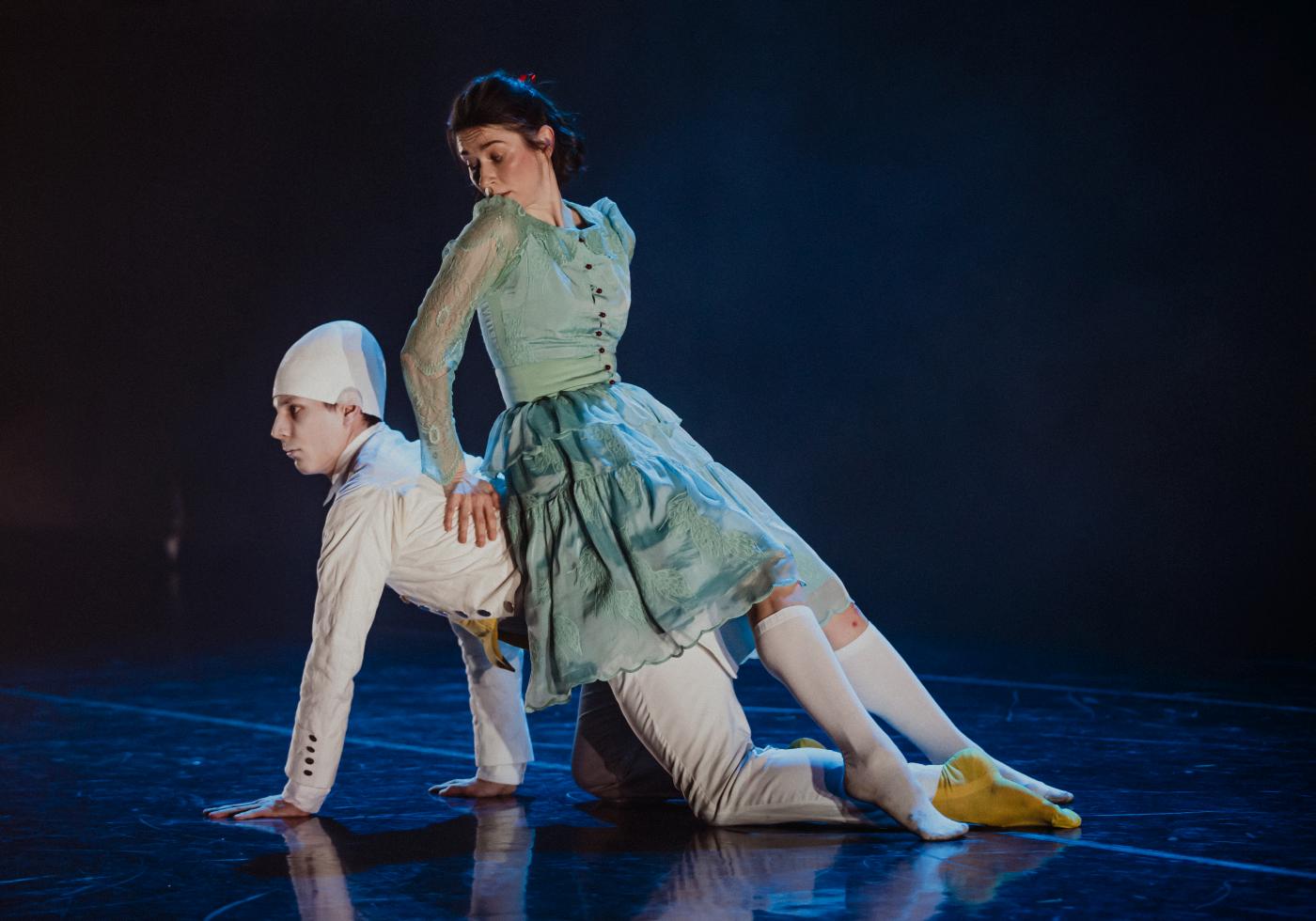 8. I.Yuldashev (Humpty Dumpty) and V.Mukhanova (adult Alice), “Through the Looking-Glass” by K.Semenov, Stanislavsky Ballet 2023 © MAMT 