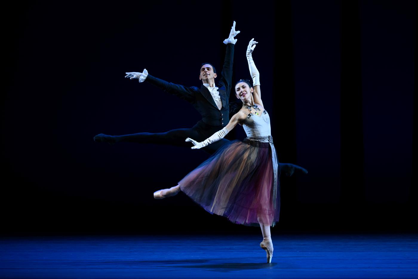 2. J.Benoot and L.Beyne, “La Valse” by G.Balanchine, Les Ballets de Monte-Carlo 2023 © A.Blangero