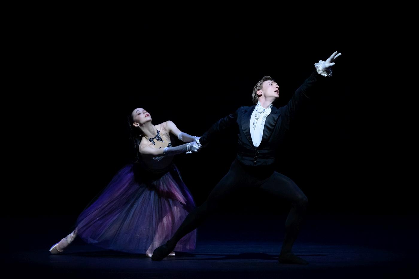 4. K.Schrader and F.Reich, “La Valse” by G.Balanchine, Les Ballets de Monte-Carlo 2023 © A.Blangero