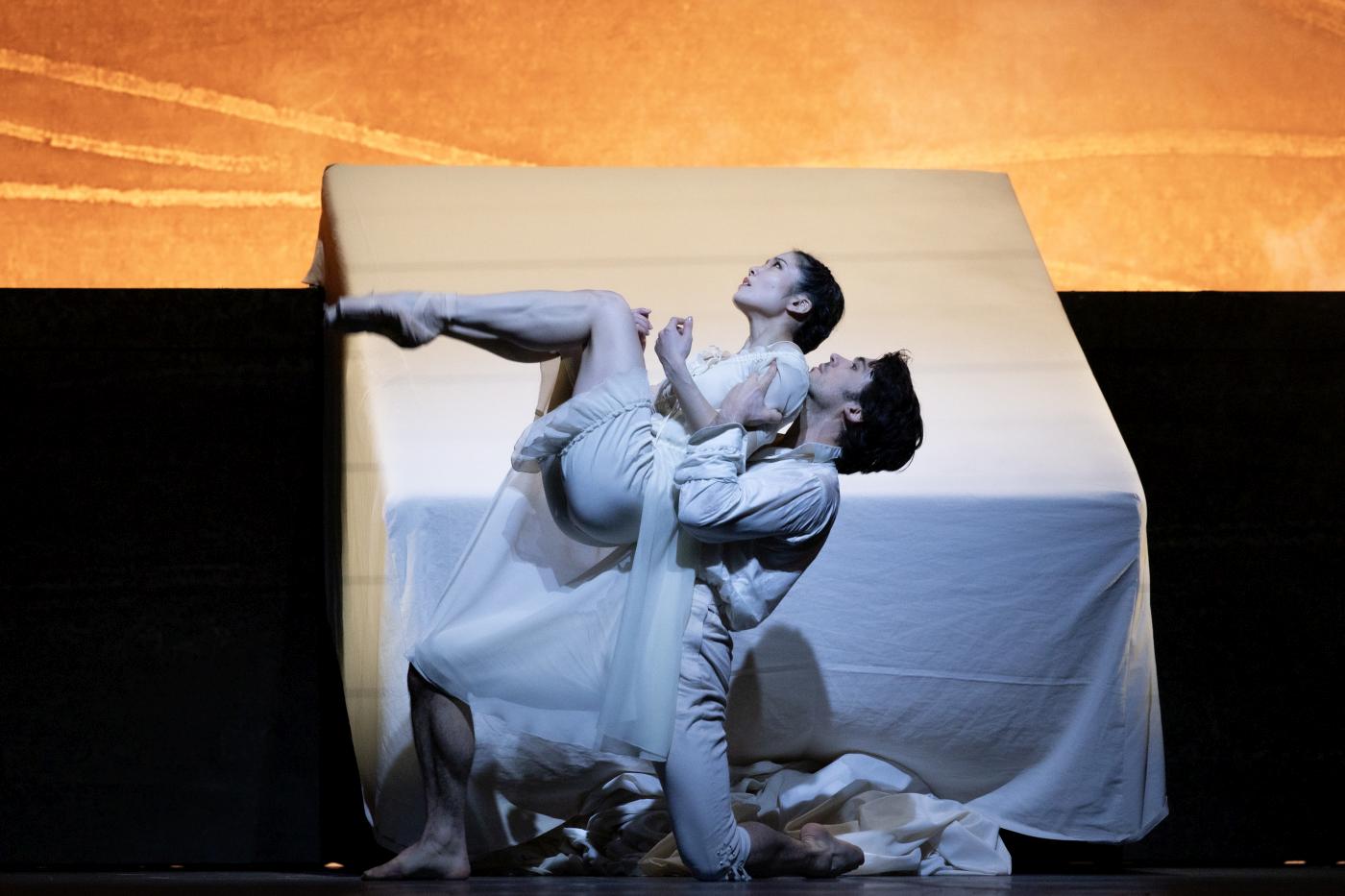 8. M.Sugai (Jane Eyre) and A.Trusch (Edward Rochester), “Jane Eyre” by C.Marston, Hamburg Ballet 2023 © K.West
