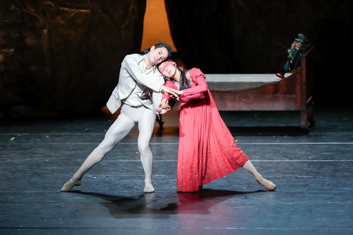 6. A.Soares da Silva (Nutcracker Prince) and A.Su (Clara), “The Nutcracker” by E.Clug, Stuttgart Ballet 2023 © R.Novitzky/Stuttgart Ballet