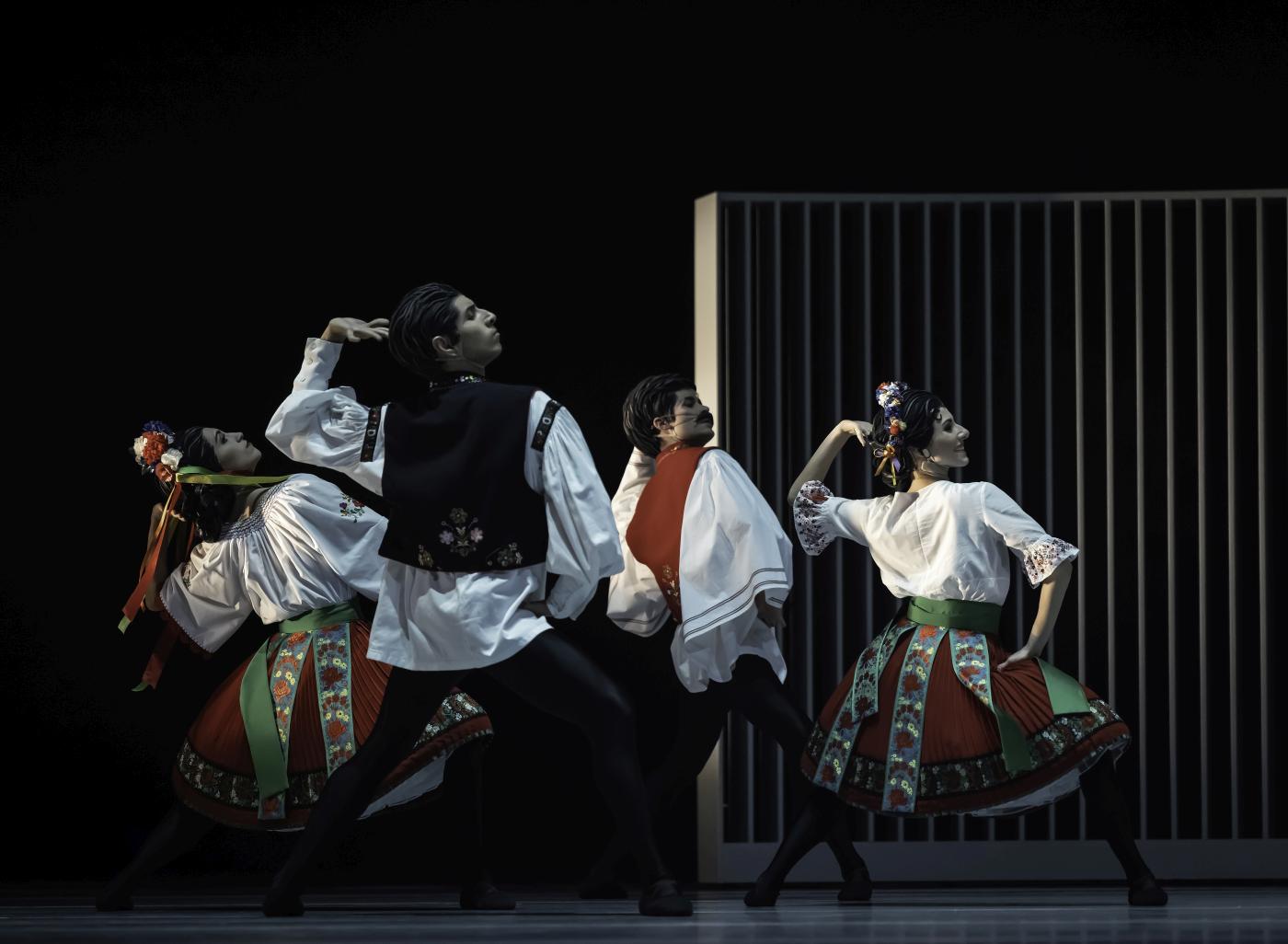7. S.Santoro, M.Carrada Palmeros, V.Lamparter, and J.Laudadio (Hungarians), “A Swan Lake” by J.Inger, Semperoper Ballet 2023 © Semperoper Dresden/N.MacKay 