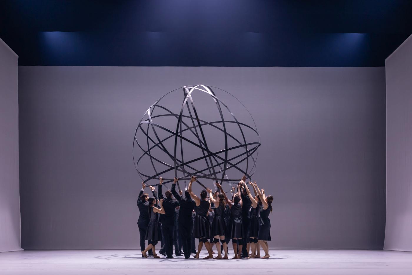 3. Ensemble, “Noetic” by S.L.Cherkaoui, Ballet du Grand Théâtre de Genève 2024 © G.Batardon