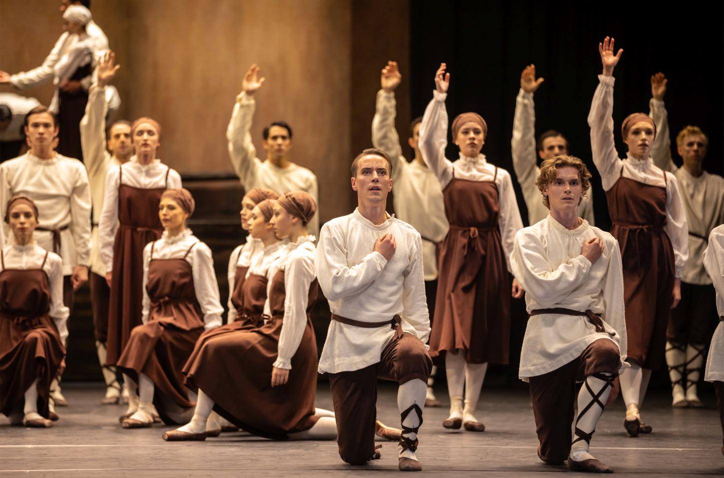 17. D.Mulligan, C.Dalton, and ensemble, “Les Noces” by B.Nijinska, Ballet Zurich 2024 © G.Batardon