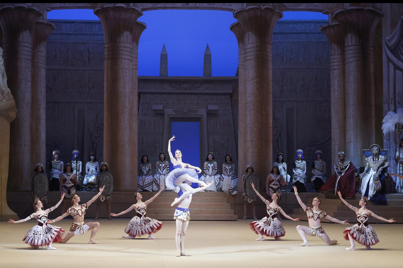 6. D.Smilevsky (Taor), E.Kokoreva (Aspicia), and ensemble; “La Fille du Pharaon” by P.Lacotte, Bolshoi Ballet 2024 © Bolshoi Ballet / D.Yusupov 