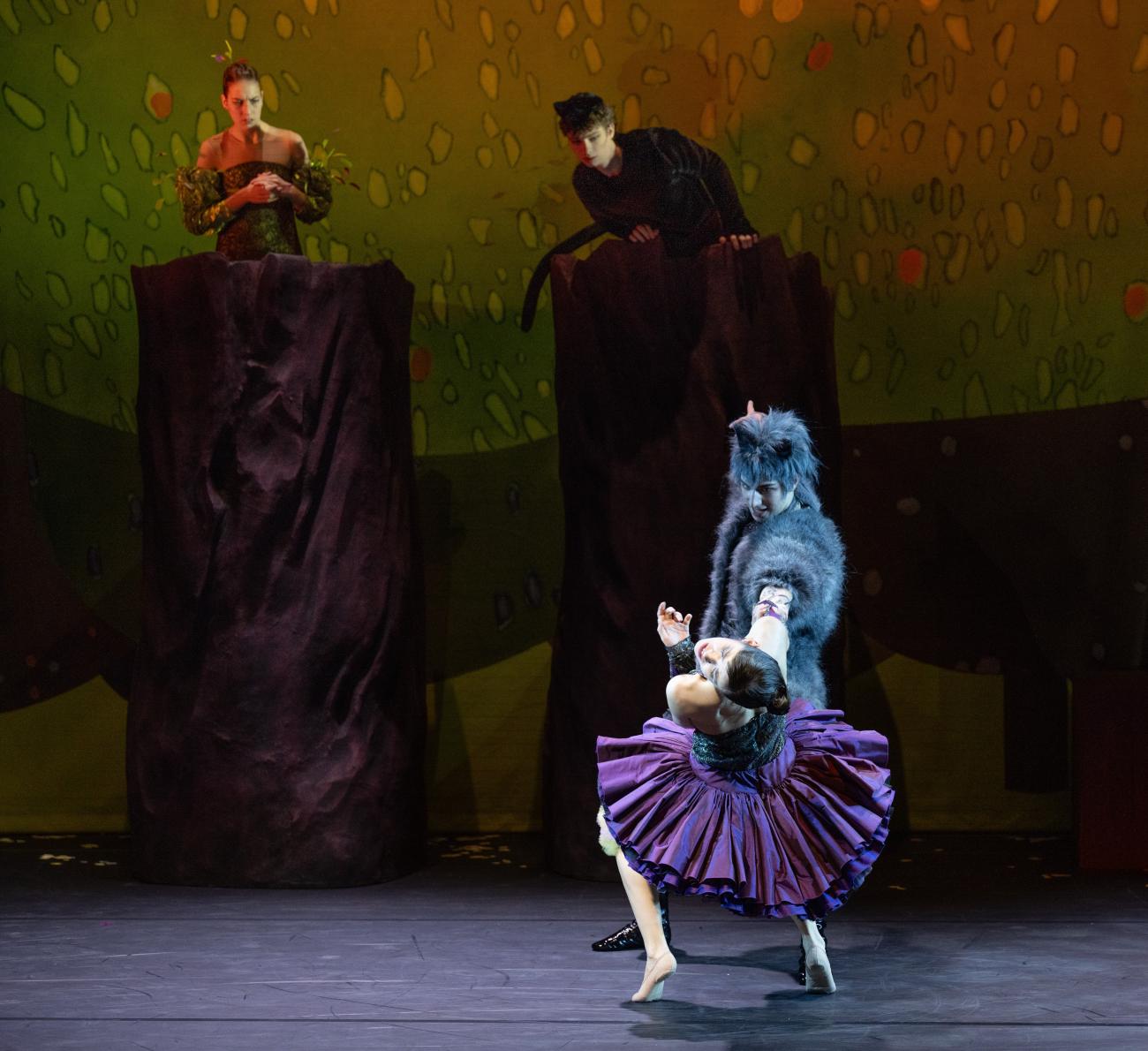 7. N.Pantelia (Duck), M.Santagostino (Wolf), S.E.Schippani (Bird), and E.Renahy (Cat); “Peter and the Wolf” by M.Schläpfer, Jugendkompanie of the Ballet Academy of the Vienna State Opera 2025 © M.Furnica